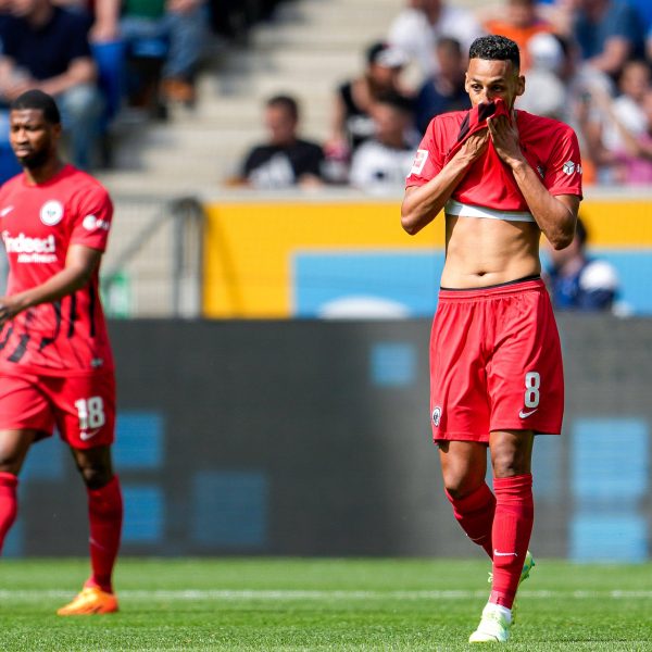  Almamy Toure und Djibril Sow sind bedient nach den Gegentreffern Hoffenheims. (Bild: IMAGO / foto2press)