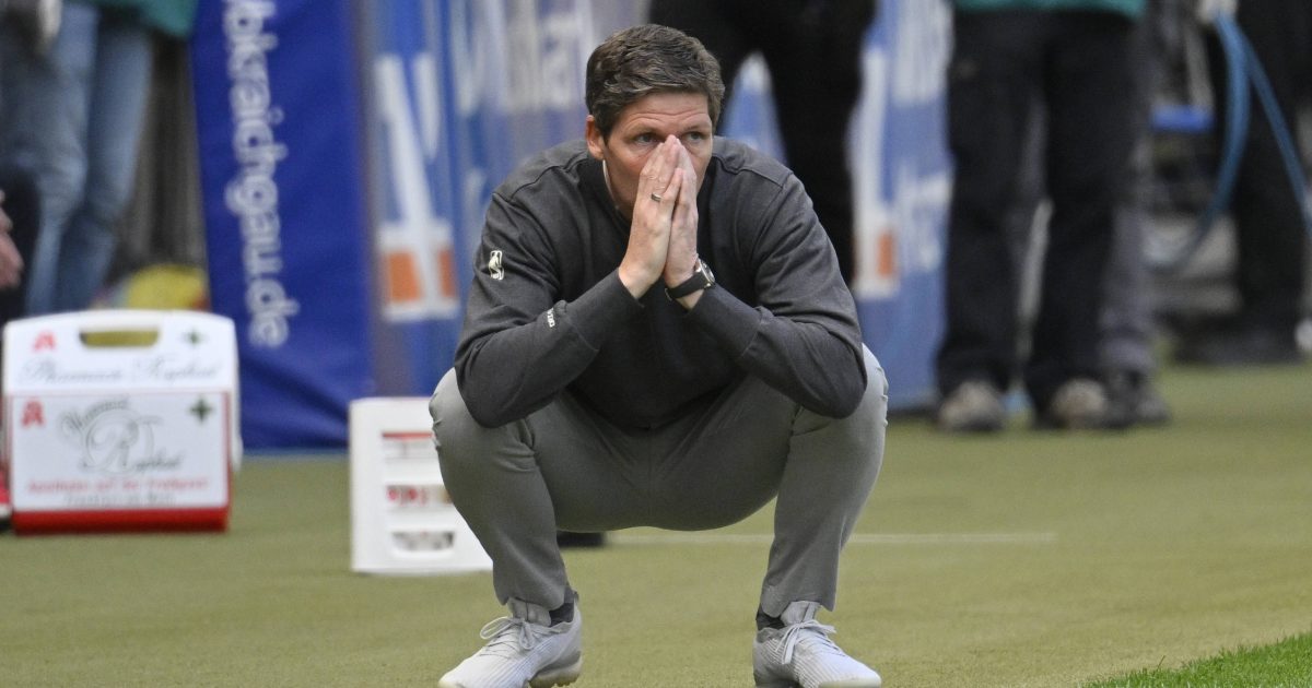  Eintracht-Trainer Oliver Glasner verzweifelt nicht nur an der Leistung seiner Mannschaft. (Bild: IMAGO / Michael Weber)