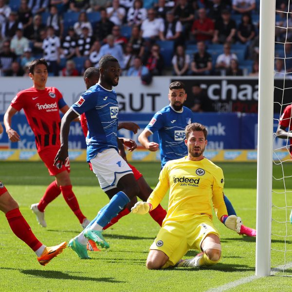  Bereits nach 45 Minuten und drei Gegentoren war das Spiel für die SGE mehr oder weniger schon gelaufen. (Bild: IMAGO / Jan Huebner)