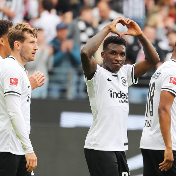  Aurelio Buta brachte die SGE mit dem 2:0 auf die Siegerstraße. (Foto: imago/Jan Huebner)