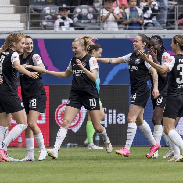  Die Eintracht-Frauen feierten gegen Wolfsburg ein Schützenfest. (Bild: IMAGO / Beautiful Sports)