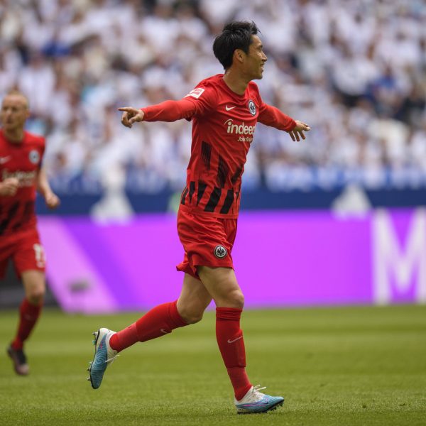  (Daichi Kamada nach seinen Treffer zum 1:1 Ausgleich, Bild:IMAGO / Kirchner-Media)