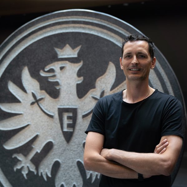  Dino Toppmöller unterschreibt bis 2026. (Bild: Eintracht Frankfurt)