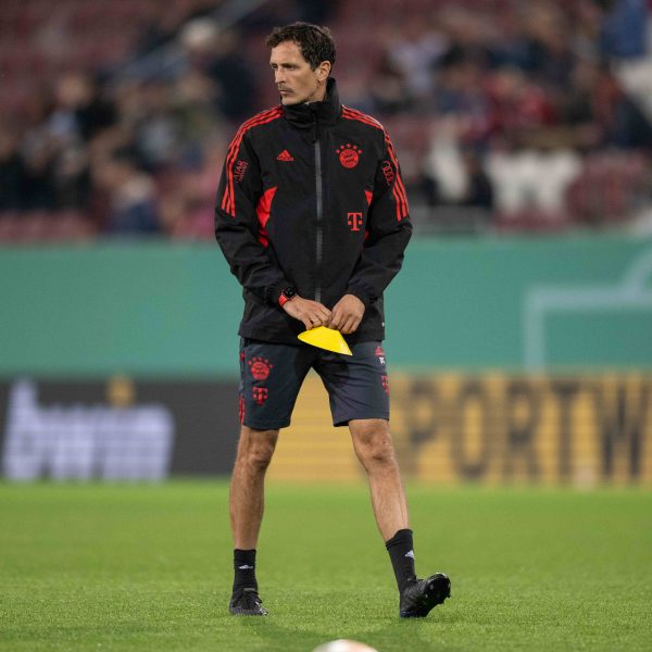  Ist Dino Toppmöller bald wieder für die Adler im Dienst? (Foto: IMAGO / Passion2Press)