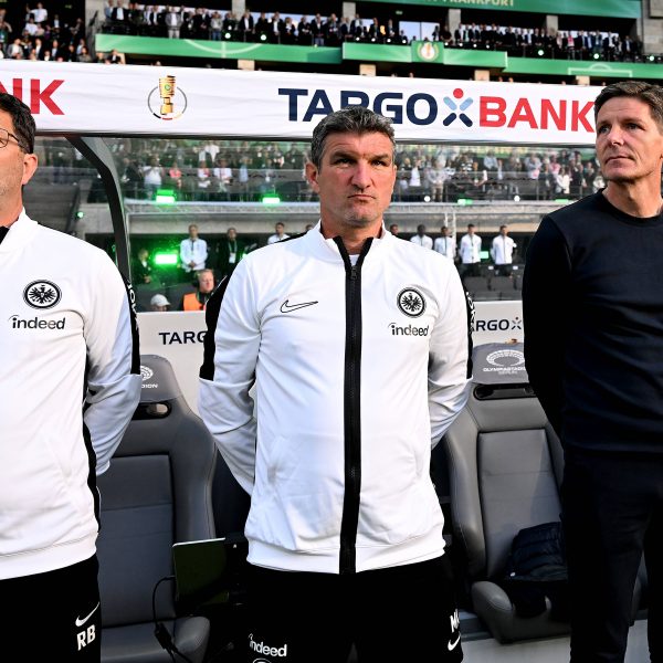  Ronald Brunmayr, Michael Angerschmid und Oliver Glasner (v. li.) bildeten seit 2021 das Trainerteam der SGE. (Bild: IMAGO / Jan Huebner)