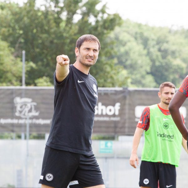  U21-Coach Kristjan Glibo legt bei seinen Jungs Wert darauf, dass sie aus Fehlern (schnell) lernen. (Bild: Frederic Schneider/SGE4EVER.de)