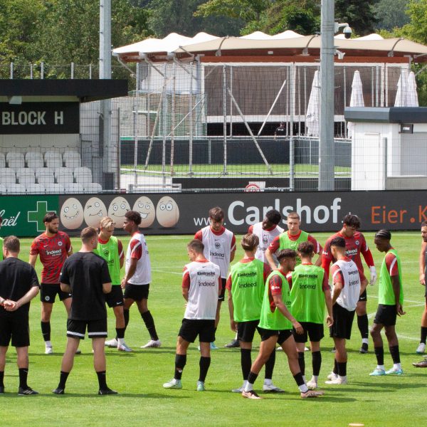  Im Sportpark Dreieich hat die U21 am Mittwochmittag für die nächste Saison trainiert. (Bild: Frederic Schneider/SGE4EVER.de)