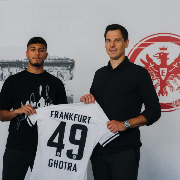 Harpreet Ghotra erhält seinen ersten Profivertrag. (Bild: Eintracht Frankfurt)