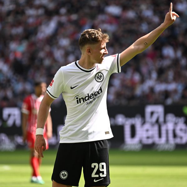  Jesper Lindström steht wohl vor einem Abgang bei der SGE. (Bild: IMAGO / Jan Huebner)