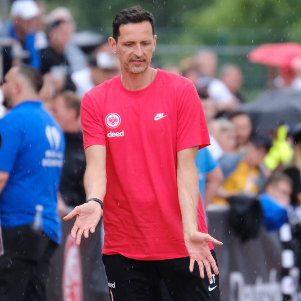  Der Trainer konnte mit dem Ergebnis auch heute nicht zufrieden sein. (Archivbild, Foto: IMAGO / Eibner)