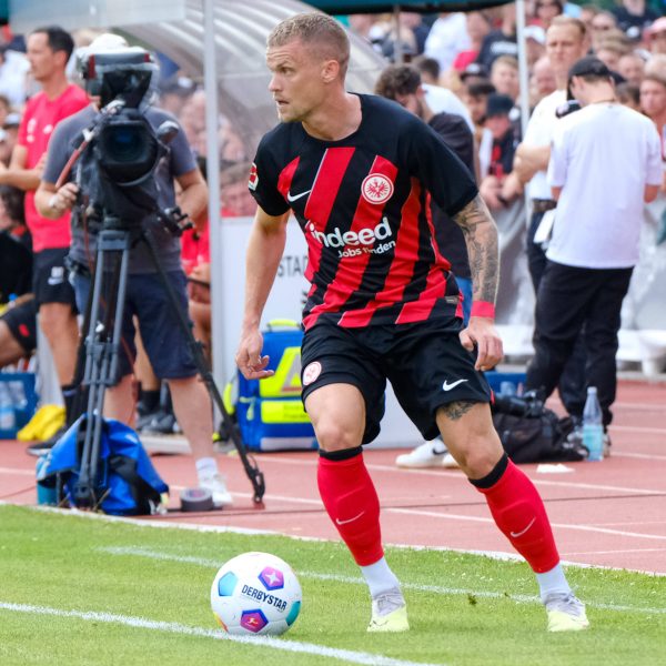  Philipp Max will mit der SGE oben aufspielen. (Bild: IMAGO / Eibner)