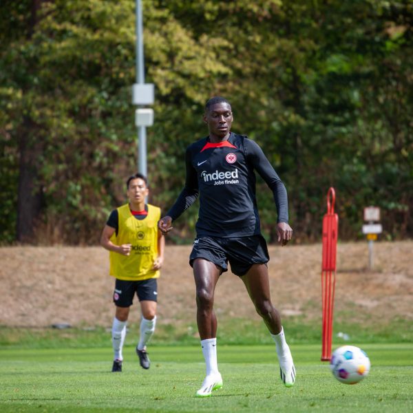  Randal Kolo Muani trainiert weiterhin mit der SGE. (Bild: Frederic Schneider/SGE4EVER.de)