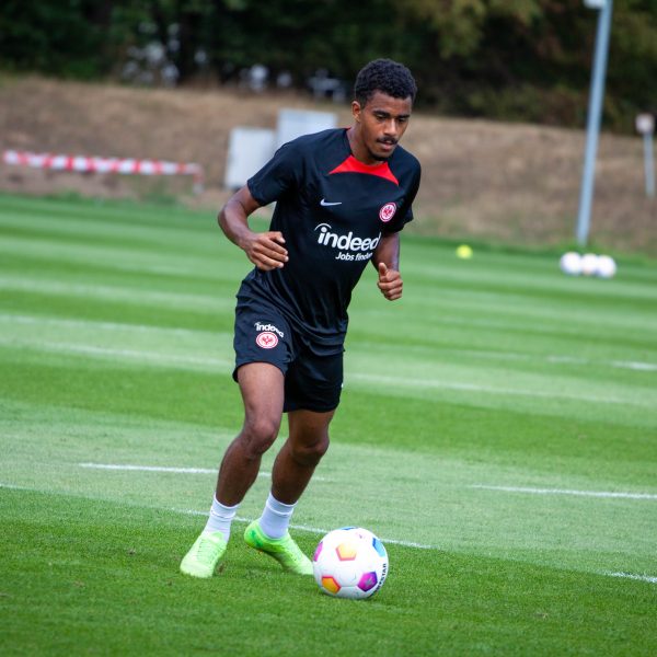  Ansgar Knauff konnte im Training erneut einige Flanken auf seine Mitspieler schlagen. (Bild: Frederic Schneider/SGE4EVER.de)
