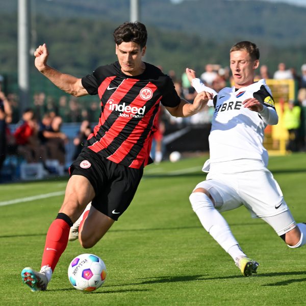  Wird Matanovic (l.) zum KSC verliehen? (Foto: IMAGO / Ulrich Hufnagel)