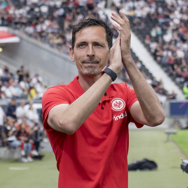  Trainer Toppmöller zeigte sich nach dem Spiel mit der Leistung seiner Mannschaft zufrieden. (Foto: IMAGO / Beautiful Sports)