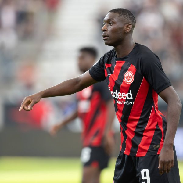  Kolo Muani sorgte mit seinem Treffer in der 40. Minute für die Führung im Derby. (Bild: IMAGO images / Kessler-Sportfotografie)