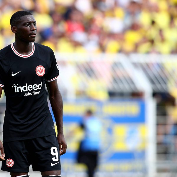  Kolo Muani soll sich mit seinem neuen Verein bereits einig sein. (Bild: IMAGO / Jan Huebner)