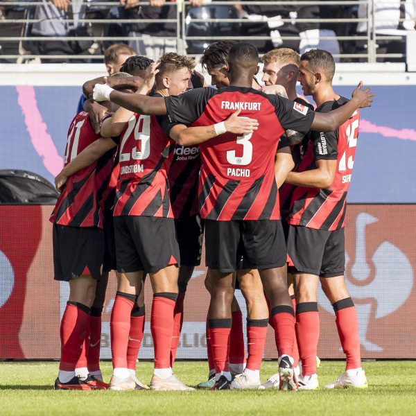  Frankfurt feiert einen 1:0 Sieg gegen Darmstadt (Bild: IMAGO Images / BeautifulSports)