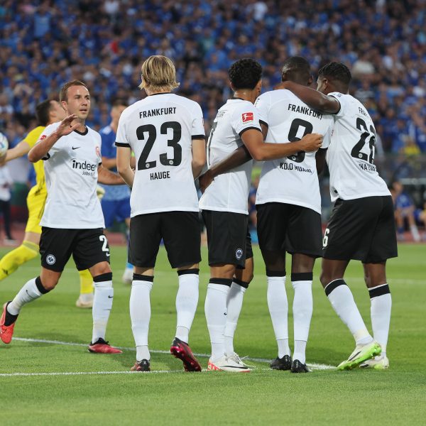  Die Mannschaft bejubelt das 1:0 von Kolo Muani. (BIld: IMAGO / HMB-Media)