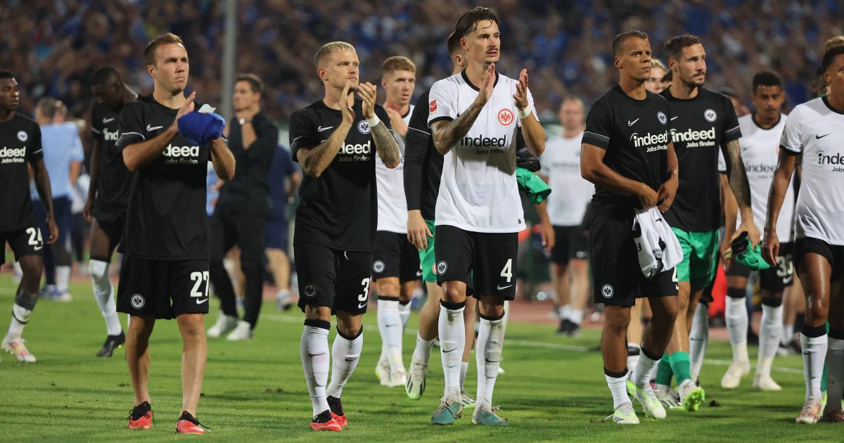  Die Eintracht kommt gegen Levski Sofia nicht über ein Unentschieden hinaus. Gerade aufgrund des späten Gegentreffers war die Enttäuschung beim Team nach Abpfiff groß. (Foto: imago images/ HMB-Media)