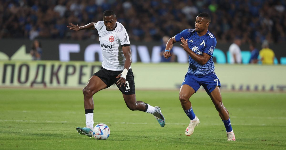  Willian Pacho legte bisher mehr als überzeugende Auftritte im Adlertrikot hin.(Foto; IMAGO images / HMB-Media)