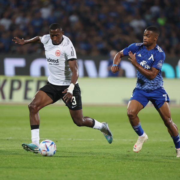  Willian Pacho legte bisher mehr als überzeugende Auftritte im Adlertrikot hin.(Foto; IMAGO images / HMB-Media)