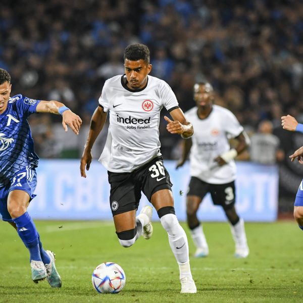  Im umkämpften Play-off-Hinspiel musste sich die SGE mit einem 1:1 zufriedengeben. (Foto: IMAGO / NurPhoto)