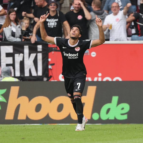  Omar Marmoush sicherte der Eintracht in der Nachspielzeit einen Punkt. (Foto: IMAGO / HMB-Media)