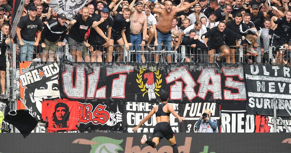  Omar Marmoush lässt die Frankfurter Kurve jubeln. (Foto: imago/Revierfoto)