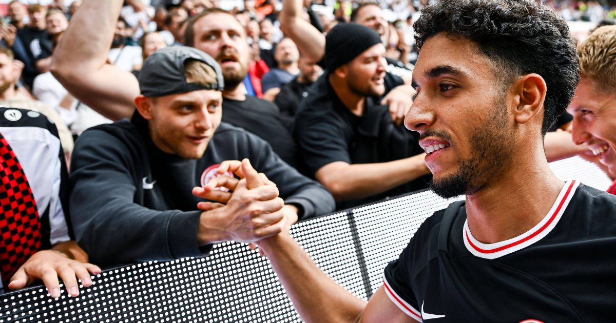  Omar Marmoush belohnte sich am Ende mit dem späten Ausgleichstreffer für seinen starken Auftritt. Die Eintracht konnte so in Unterzahl doch noch einen Punkt aus Mainz entführen. (Foto: imago images / Jan Huebner)