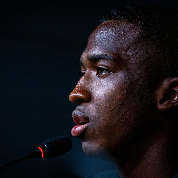  Willian Pacho bei seiner Vorstellung. (Foto: Frederic Schneider/SGE4EVER.de)