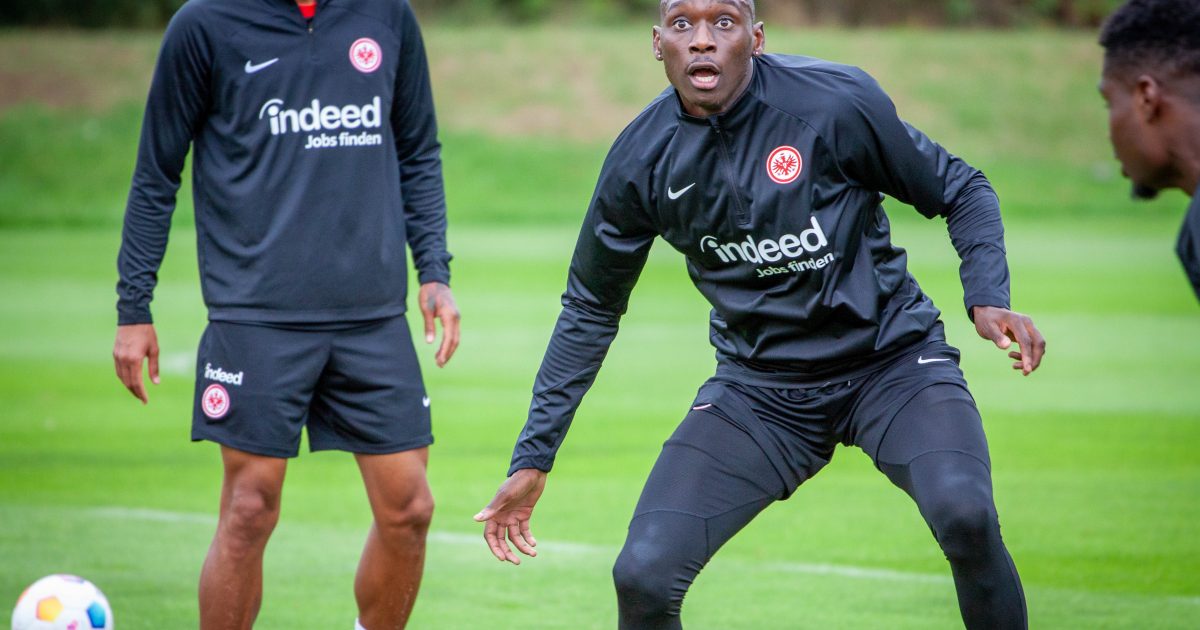  Randal Kolo Muani hat die Unterstützung von Jan-Age Fjörtoft. (Foto: Frederic Schneider/SGE4EVER.de)
