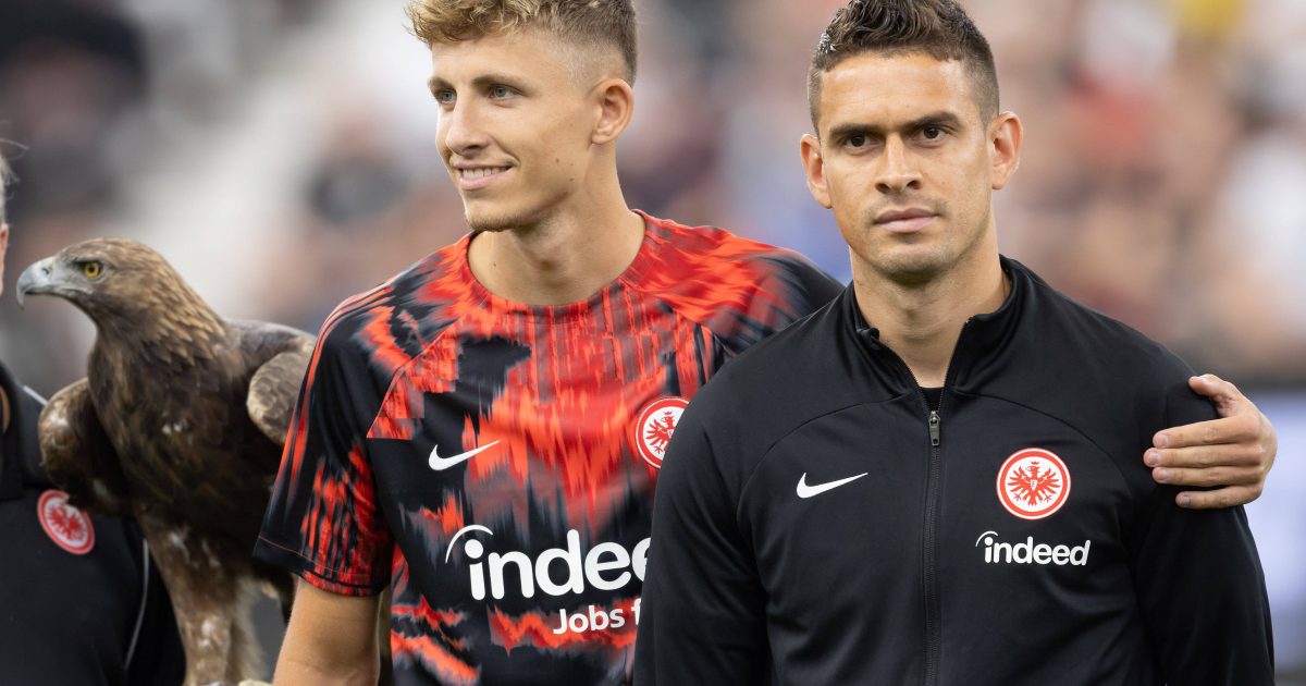  Jesper Lindström (li.) und Rafael Borré (re.) laufen nun für andere Vereine auf. (Foto: IMAGO / Kessler-Sportfotografie)
