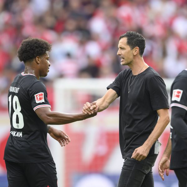  Toppmöller fürchtet, dass seine Stürmer in der Dreifachbelastung ermatten könnten. (Foto: IMAGO / Sven Simon)