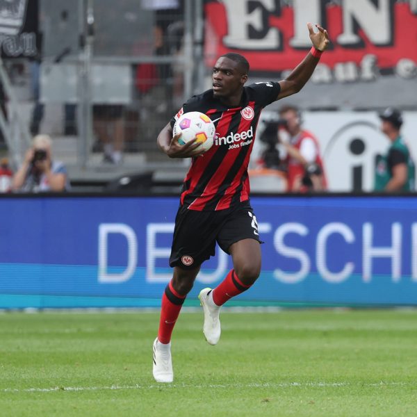  Treffer zum Einstand: Niels Nkounkou machte das 1:1 für die SGE klar. (Foto: IMAGO / HMB-Media)