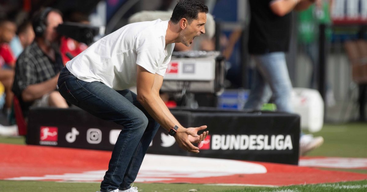  Dino Toppmöller sah sein Team das Spiel dominieren – doch ihm fehlte vor allem die Struktur. (Foto: IMAGO / Sven Simon)