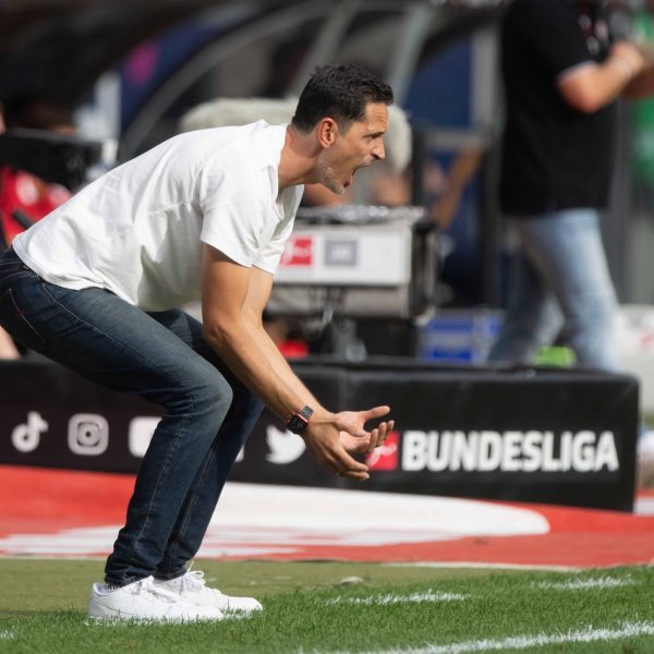  Dino Toppmöller sah sein Team das Spiel dominieren – doch ihm fehlte vor allem die Struktur. (Foto: IMAGO / Sven Simon)