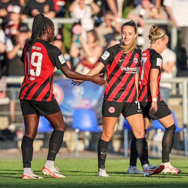  Nicole Anyomi und Lara Prasnikar (v. li.) freuen sich über den Einzug in die 2. Runde. (Foto: IMAGO / Rene Schulz)
