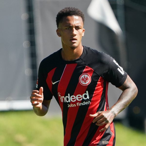  Tuta setzt sich bei der Eintracht hohe Ziele. (Foto: IMAGO / Schüler)