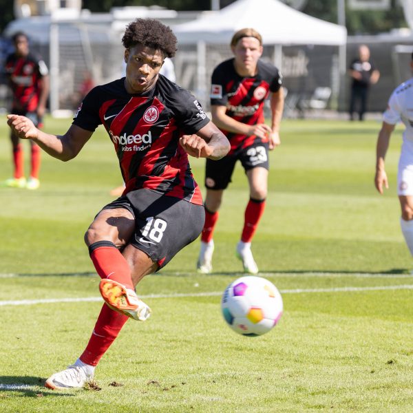  Jessic Ngankam trifft vom Punkt zum zwischenzeitlichen 2:1. (Foto: IMAGO / Kessler-Sportfotografie)