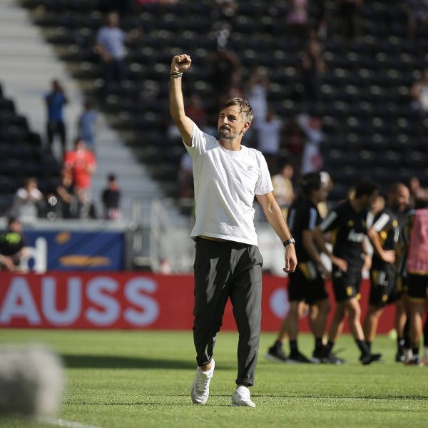 Niko Arnautis kann mit der SGE in die Champions League einziehen. (Foto: IMAGO / Hartenfelser)