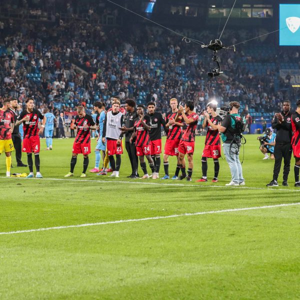  Enttäuschte Gesichter nach der Partie in Bochum. Die Eintracht hätte die Führung gerne über die Zeit gebracht.(Foto: imago images / osnapix)