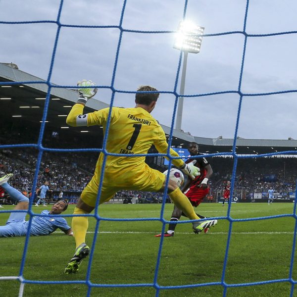  Kevin Trapp hielt seine Mannschaft im Rennen und war maßgeblich am Punktgewinn beteiligt. (Bild: IMAGO images / Xinhua)