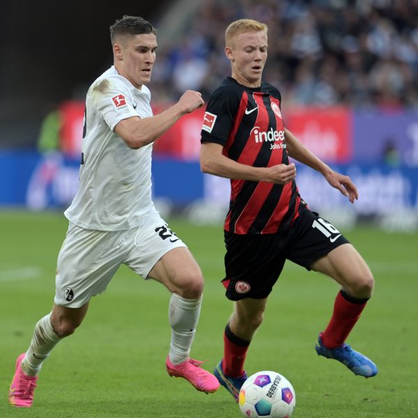  Beeindruckend selbstbewusst und Ballsicher präsentiert sich Hugo Larsson aktuell im Adlerdress (Bild: IMAGO images / HJS)