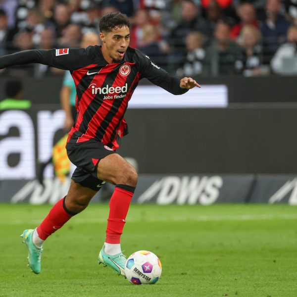  Farès Chaibi ist bereit bei der SGE Verantwortung zu übernehmen. (Foto: IMAGO / osnapix)