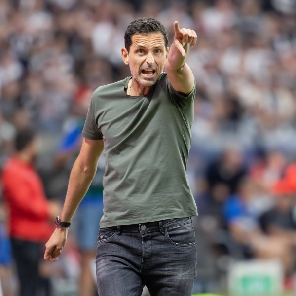 Dino Toppmöller ist in seiner ersten Saison bei der SGE (Foto: IMAGO / Kessler-Sportfotografie)