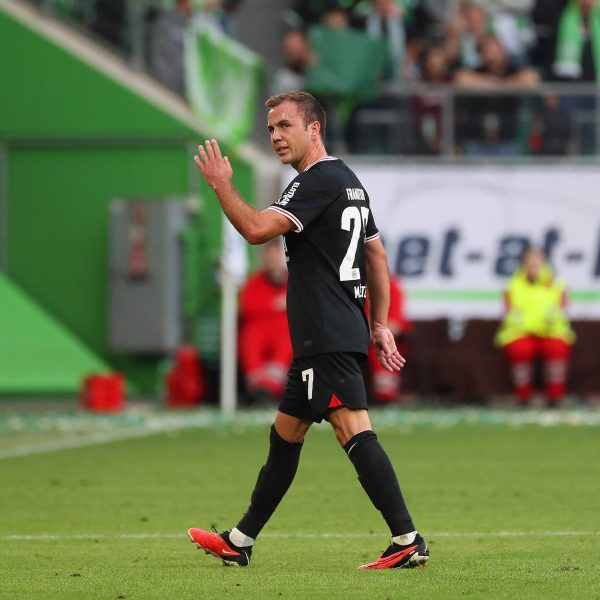  Mario Götze musste nach seiner zweiten Gelben Karte das Feld verlassen. (Foto: IMAGO / regios24)
