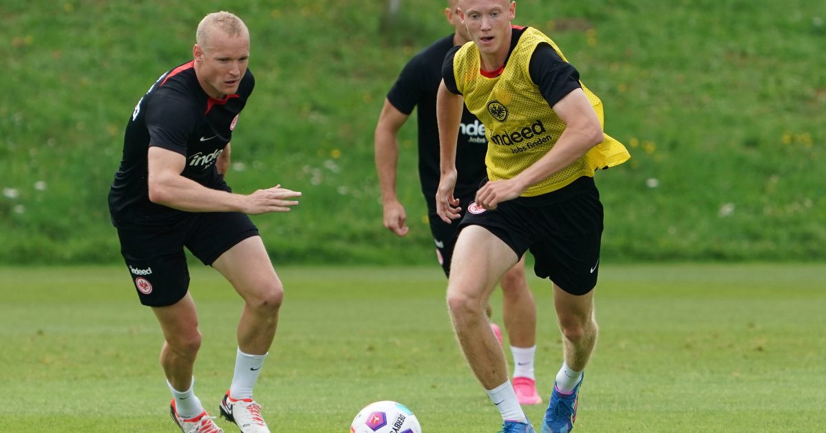 Fehlten am Dienstag im Frankfurter Training: Sebastian Rode (links) und Hugo Larsson. (Foto: imago/Schüler)
