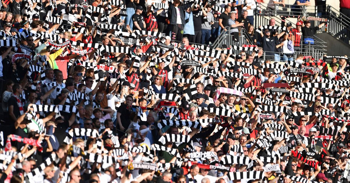  Die Fans der SGE werden die Eintracht im Sportpark Höhenberg anfeuern. (Foto: IMAGO / Revierfoto)