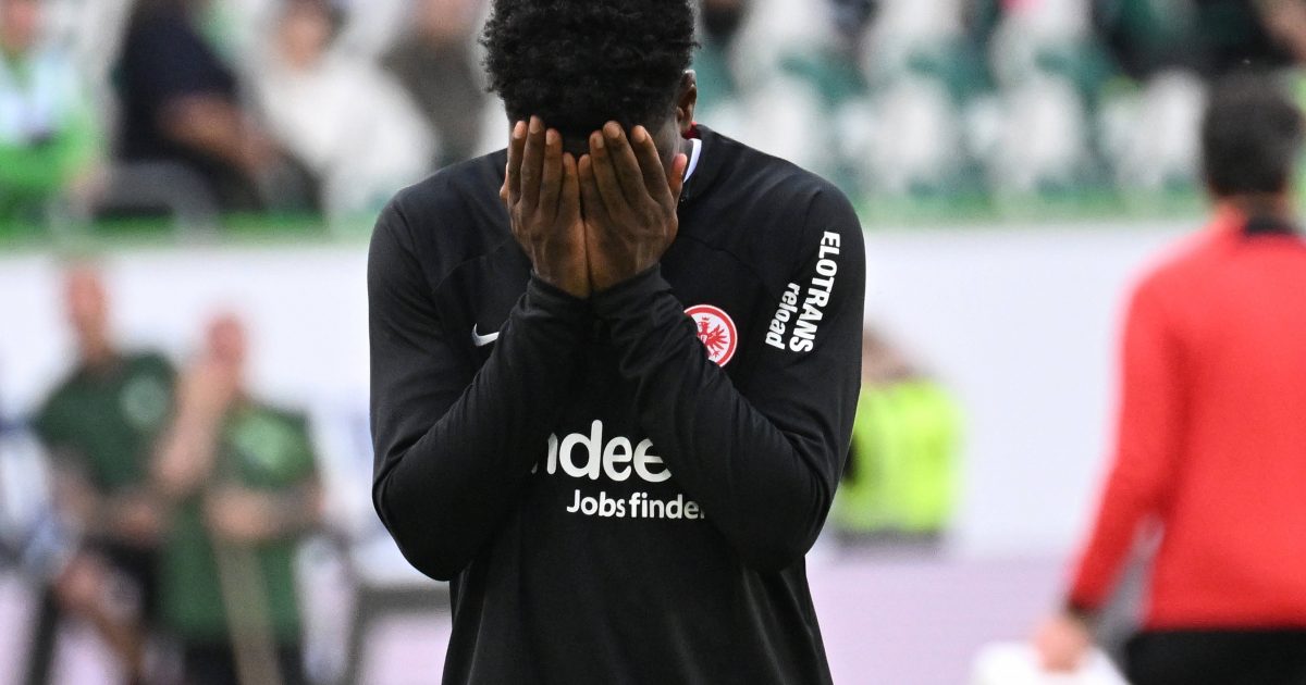  Junior Dina Ebimbe stand die Enttäuschung nach der Partie in Wolfsburg ins Gesicht geschrieben. Es will offensiv bei den Hessen einfach nicht rund laufen. (Bild: imago images / Jan Huebner)